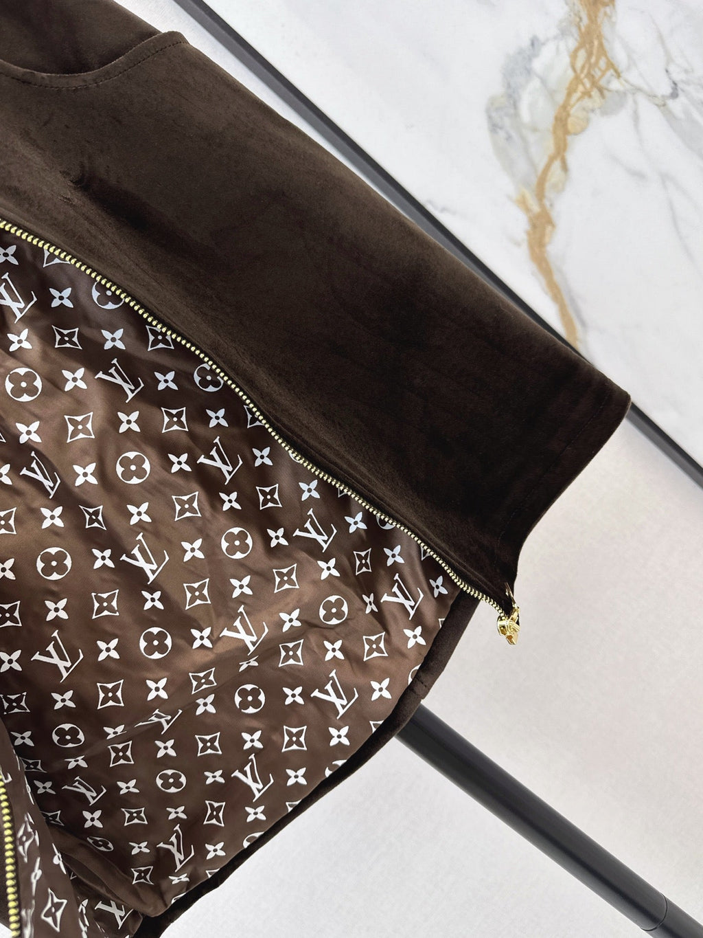 26Latest Autumn/Winter Logo-Print Zip-Front Skirt