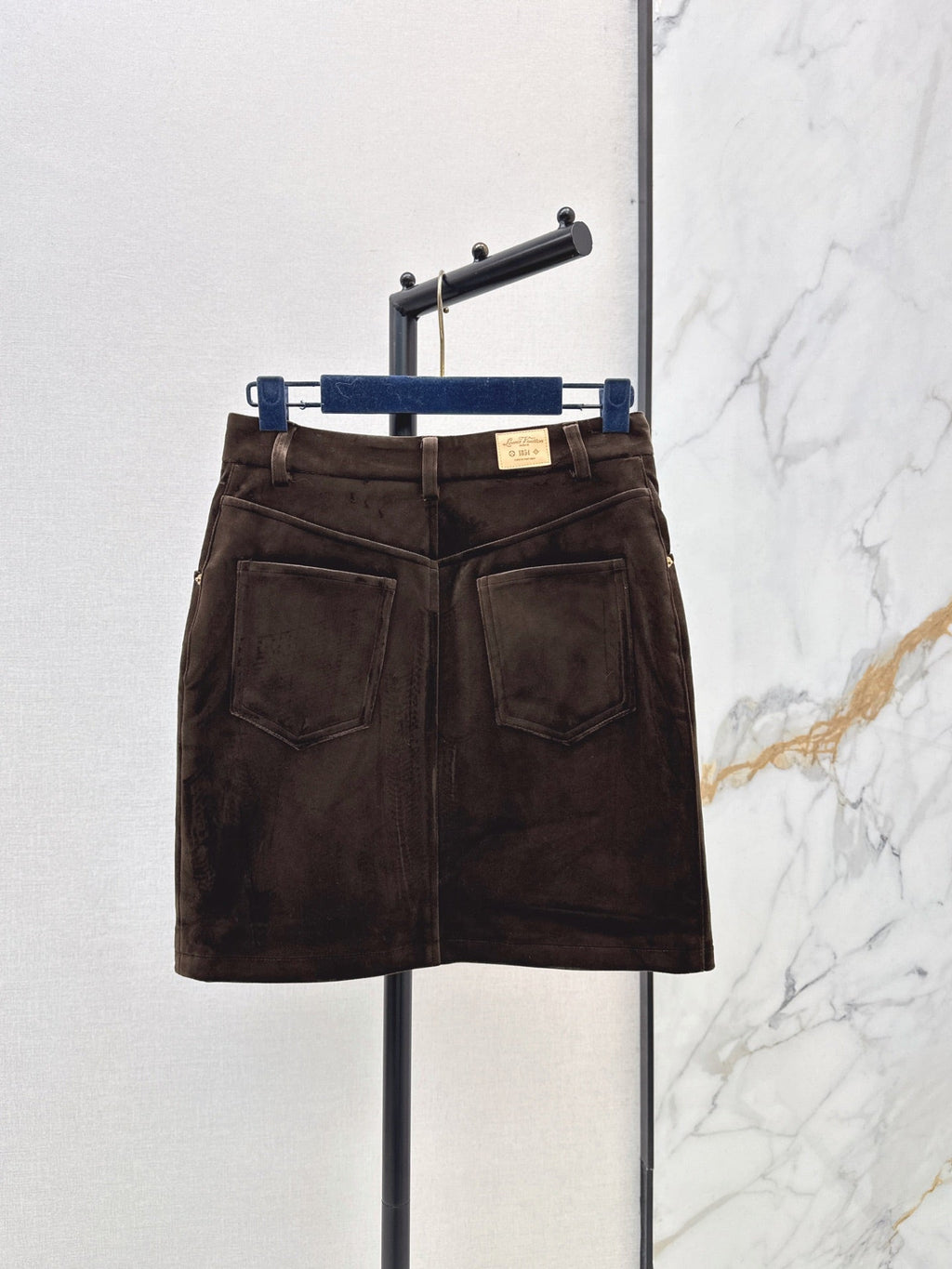 26Latest Autumn/Winter Logo-Print Zip-Front Skirt