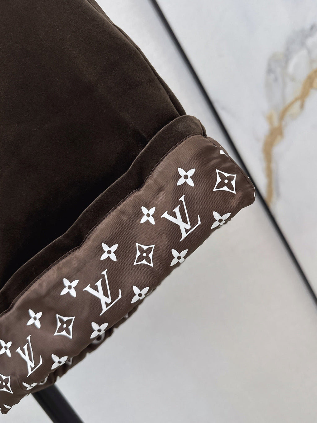 26Latest Autumn/Winter High-Waisted Cuffed Shorts with Logo Monogram Print