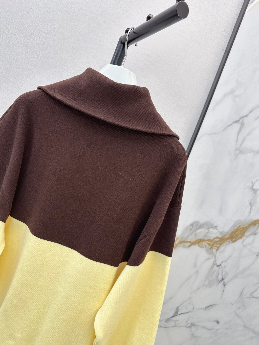 26Latest Autumn/Winter Retro Color-Block Half-Zip Knit Sweatshirt