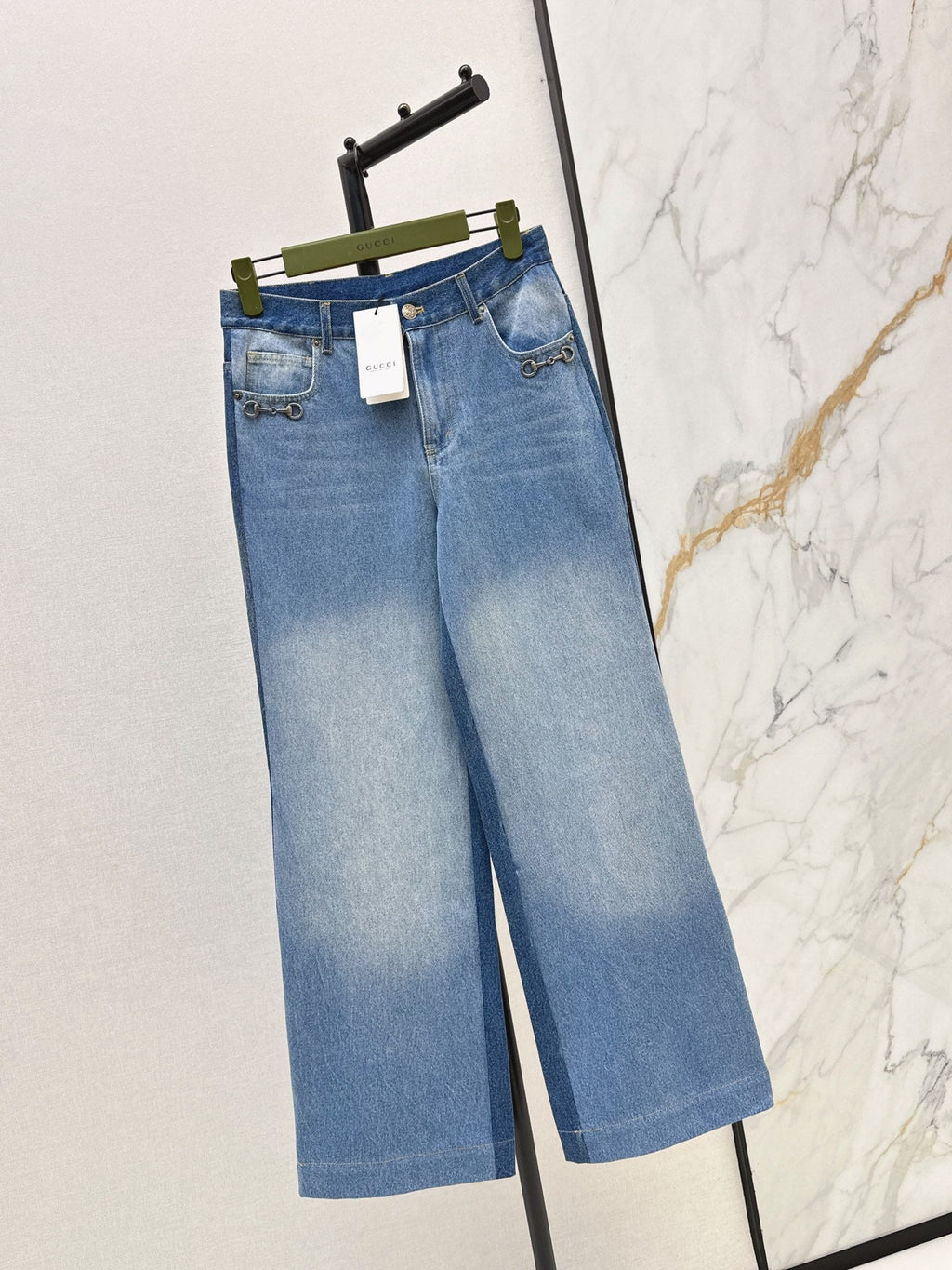 26Latest 26Autumn/Winter Straight-Leg Jeans with Front Pockets and Horseshoe-Buckle Detail