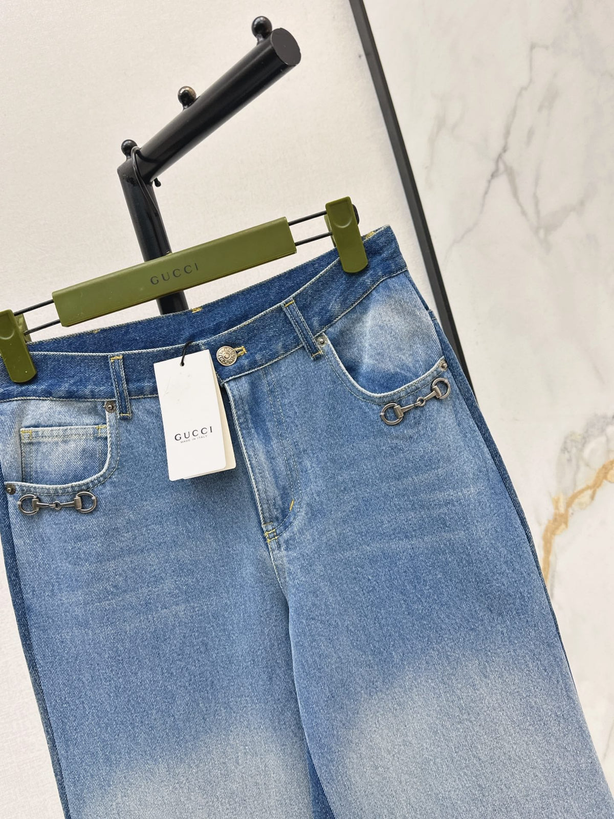 26Latest 26Autumn/Winter Straight-Leg Jeans with Front Pockets and Horseshoe-Buckle Detail