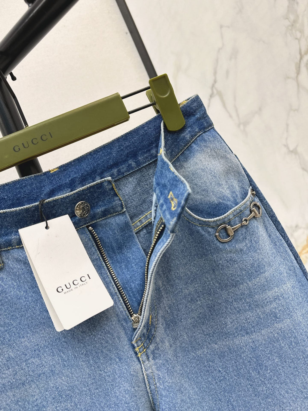 26Latest 26Autumn/Winter Straight-Leg Jeans with Front Pockets and Horseshoe-Buckle Detail