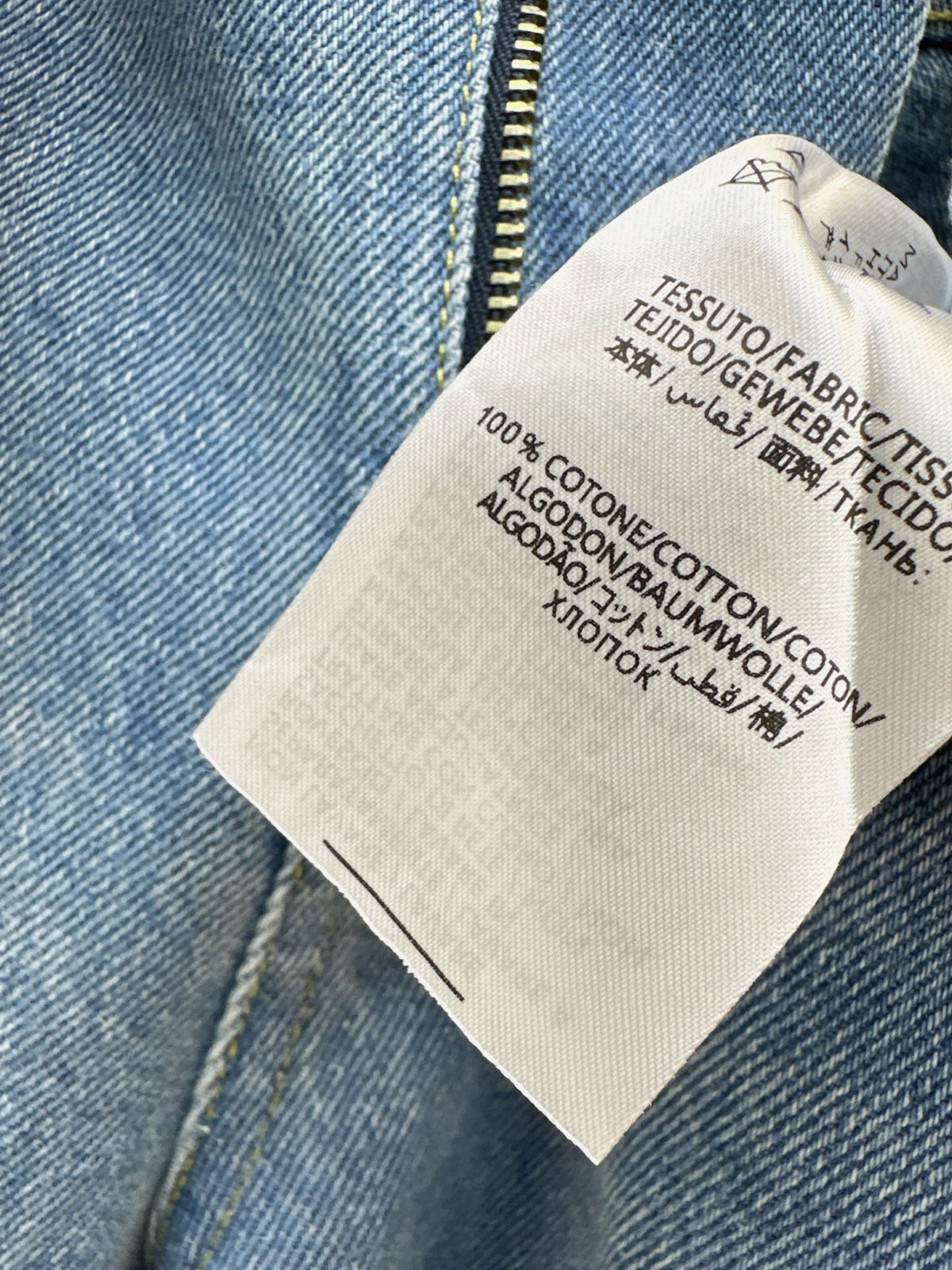 26Latest 26Autumn/Winter Straight-Leg Jeans with Front Pockets and Horseshoe-Buckle Detail