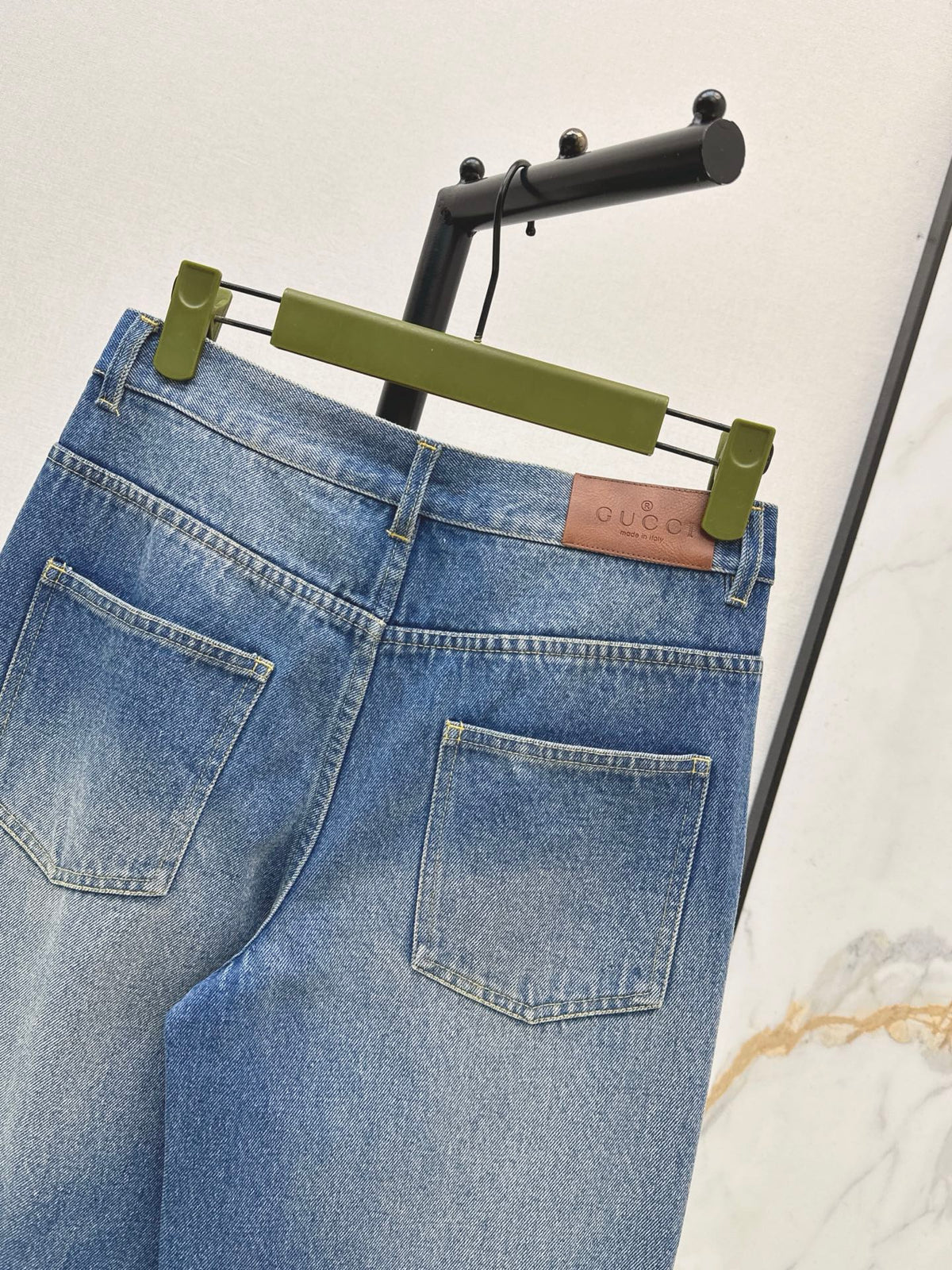 26Latest 26Autumn/Winter Straight-Leg Jeans with Front Pockets and Horseshoe-Buckle Detail
