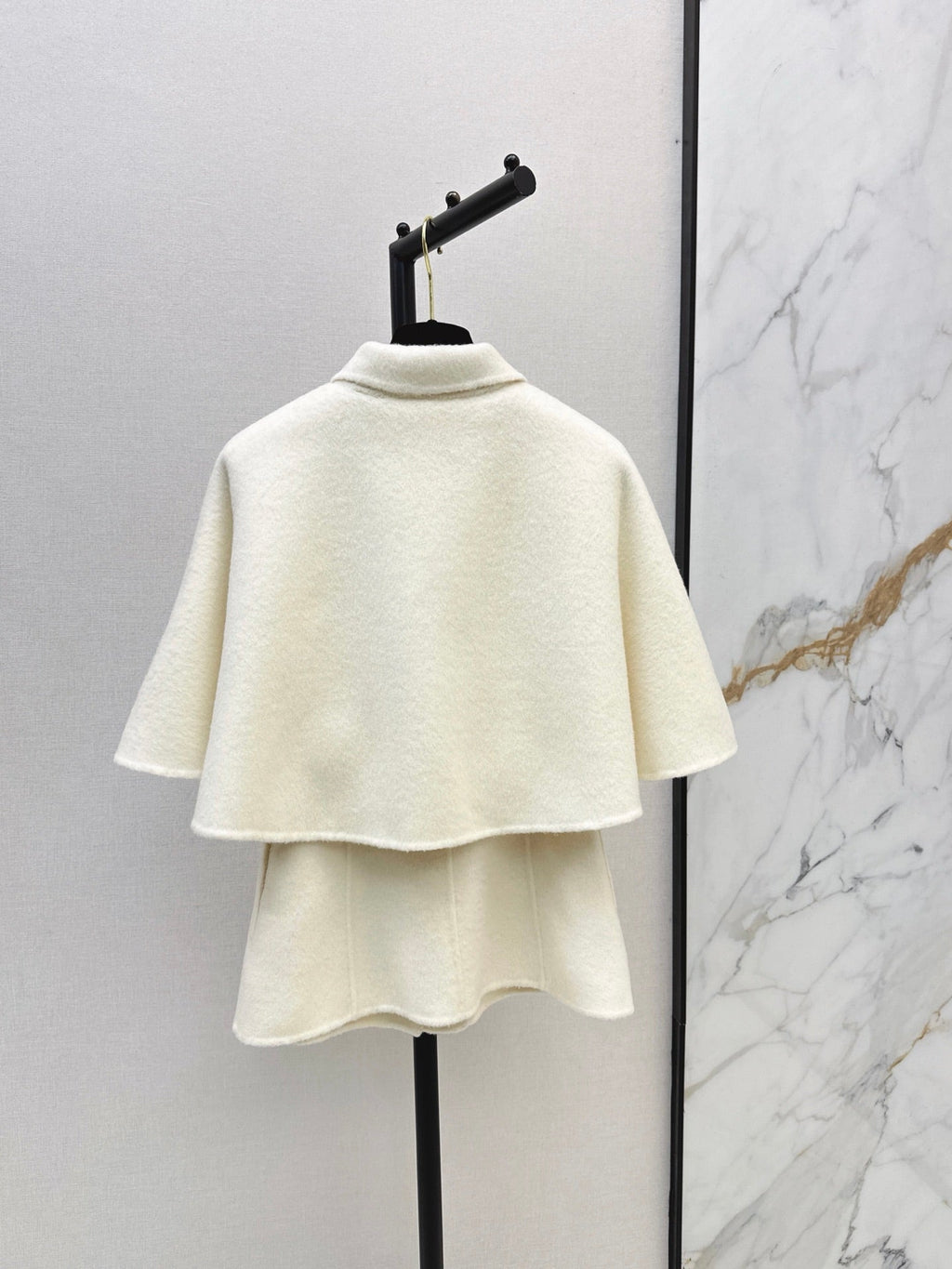 26Latest Autumn/Winter Double-Faced Wool-Blend Cropped Cape Coat