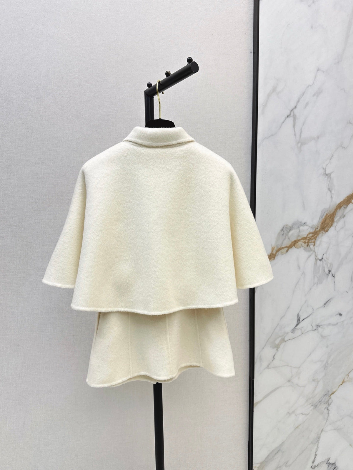 26Latest Autumn/Winter Double-Faced Wool-Blend Cropped Cape Coat