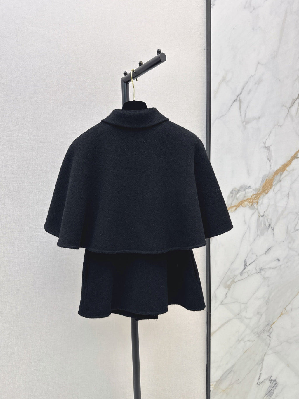 26Latest Autumn/Winter Double-Faced Wool-Blend Cropped Cape Coat