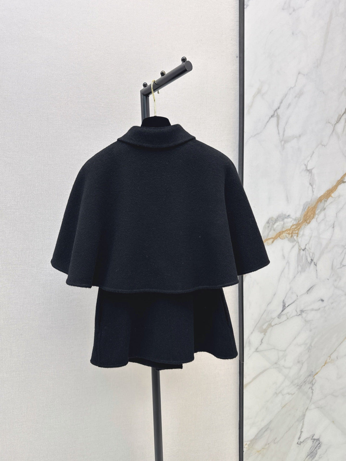 26Latest Autumn/Winter Double-Faced Wool-Blend Cropped Cape Coat