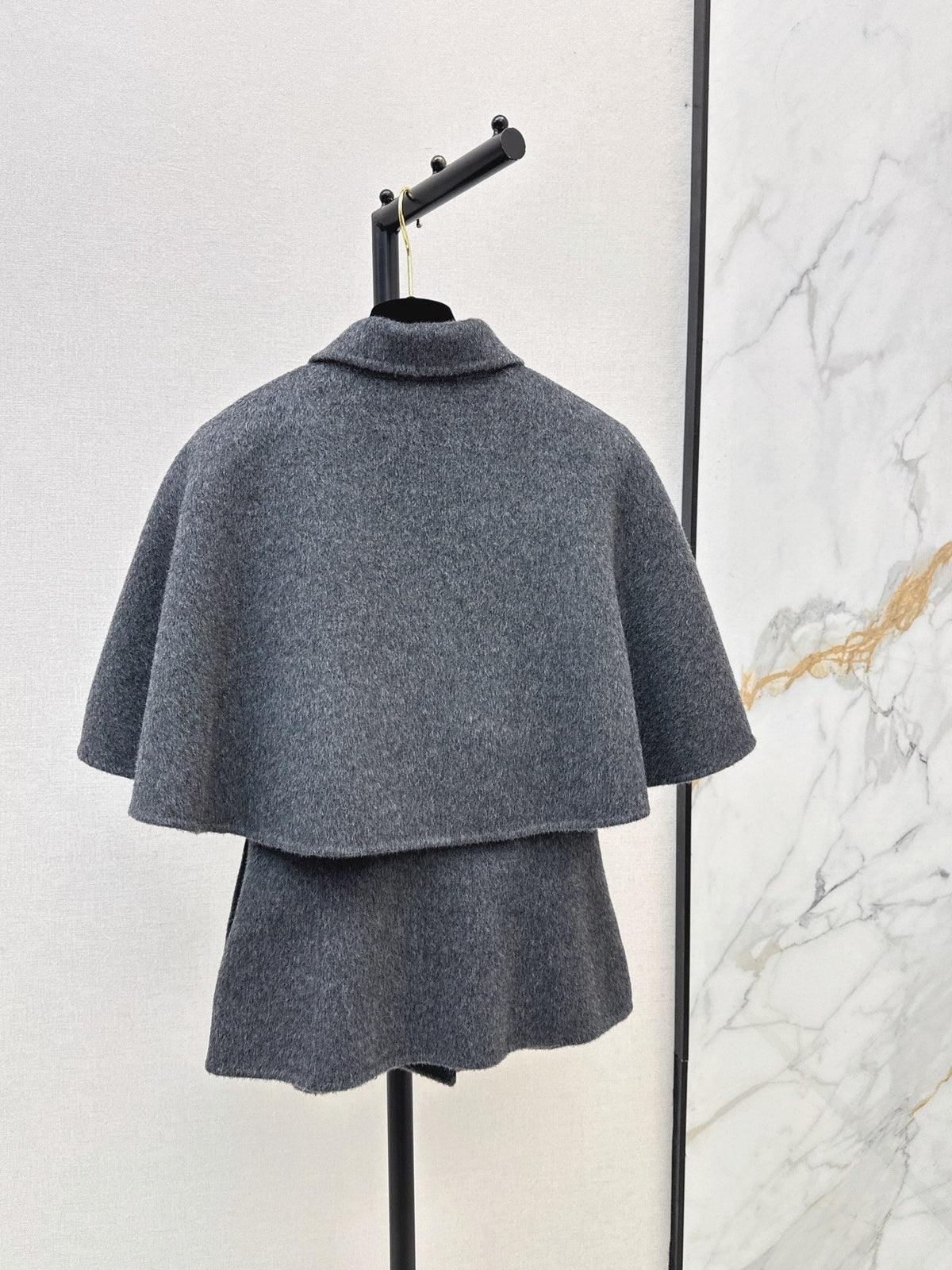 26Latest Autumn/Winter Double-Faced Wool-Blend Cropped Cape Coat