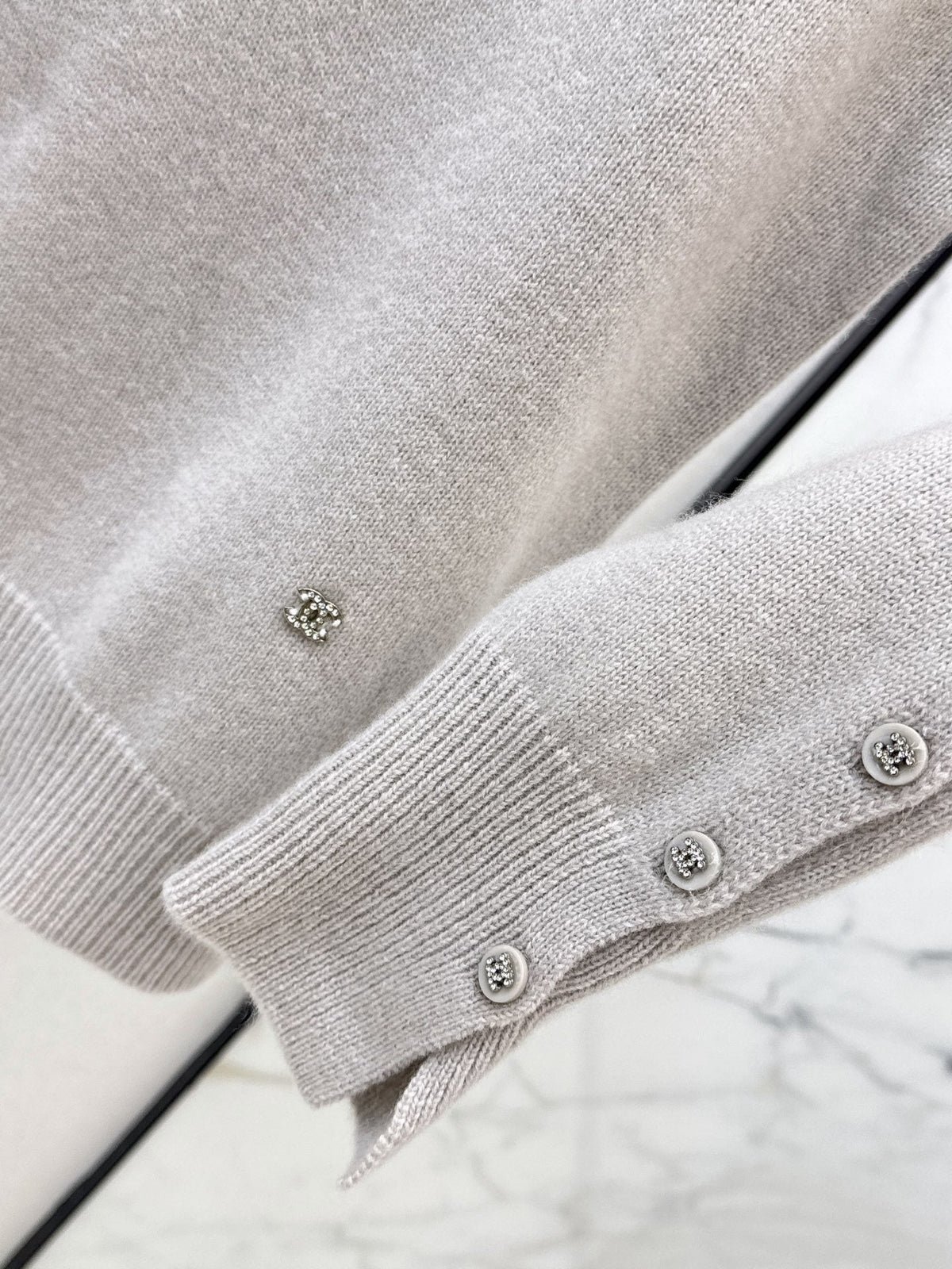 26Latest Autumn/Winter V-Neck Long-Sleeve Sweater