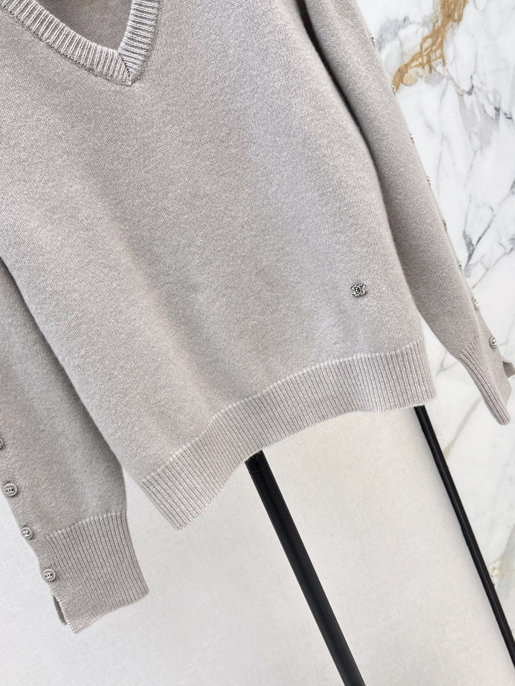 26Latest Autumn/Winter V-Neck Long-Sleeve Sweater