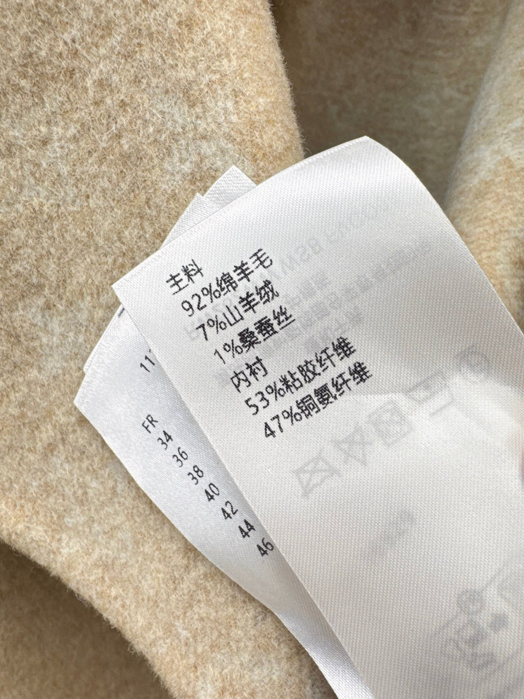 26Latest Autumn/Winter Cropped Wool-Blend Coat with Lapel Collar