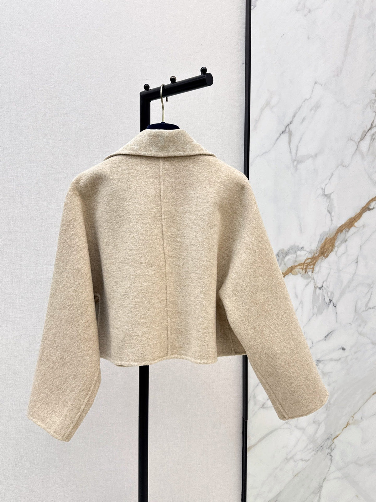 26Latest Autumn/Winter Cropped Wool-Blend Coat with Lapel Collar