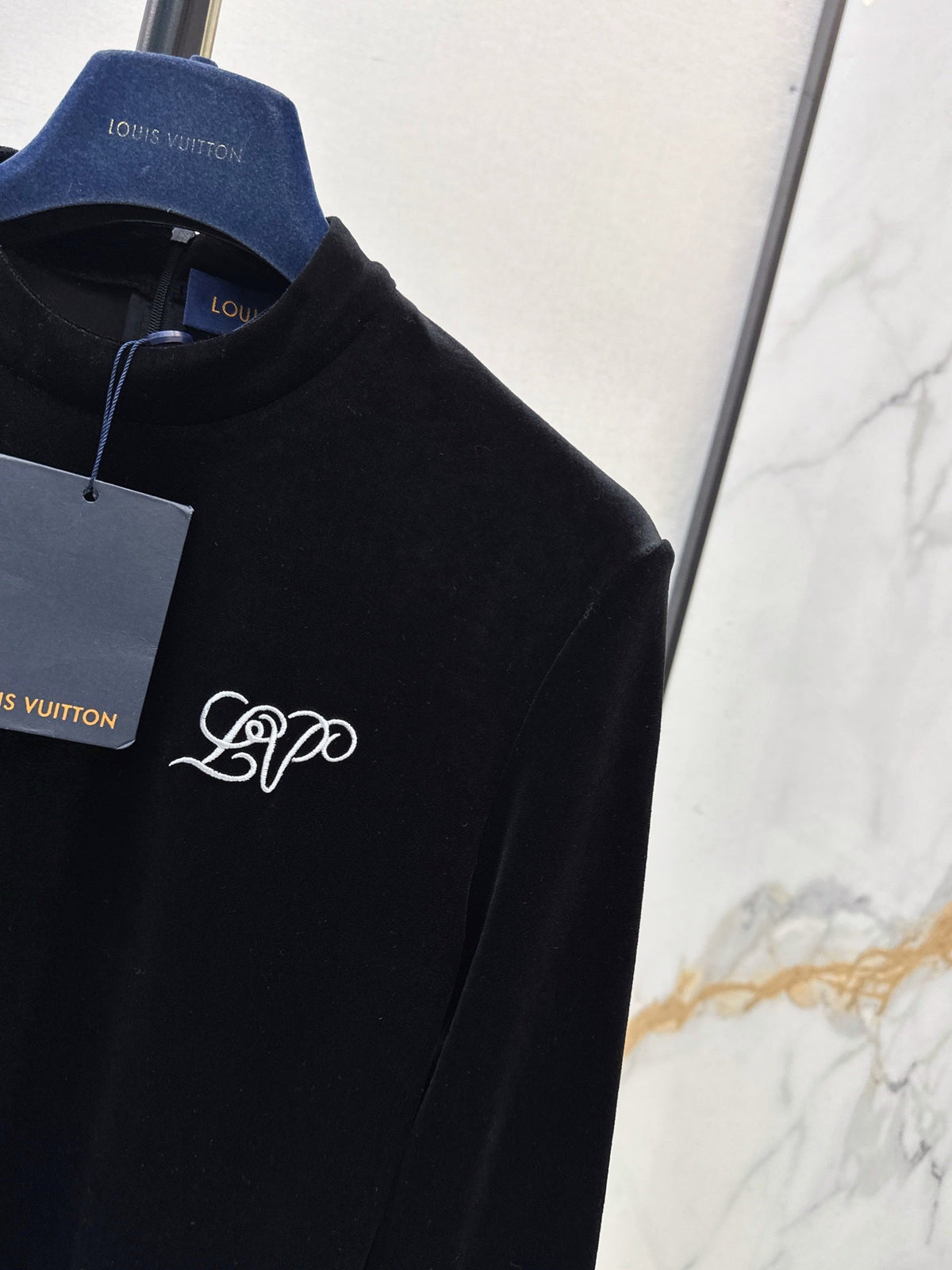 26Latest Autumn/Winter Versatile Velvet Long-Sleeve Base Layer