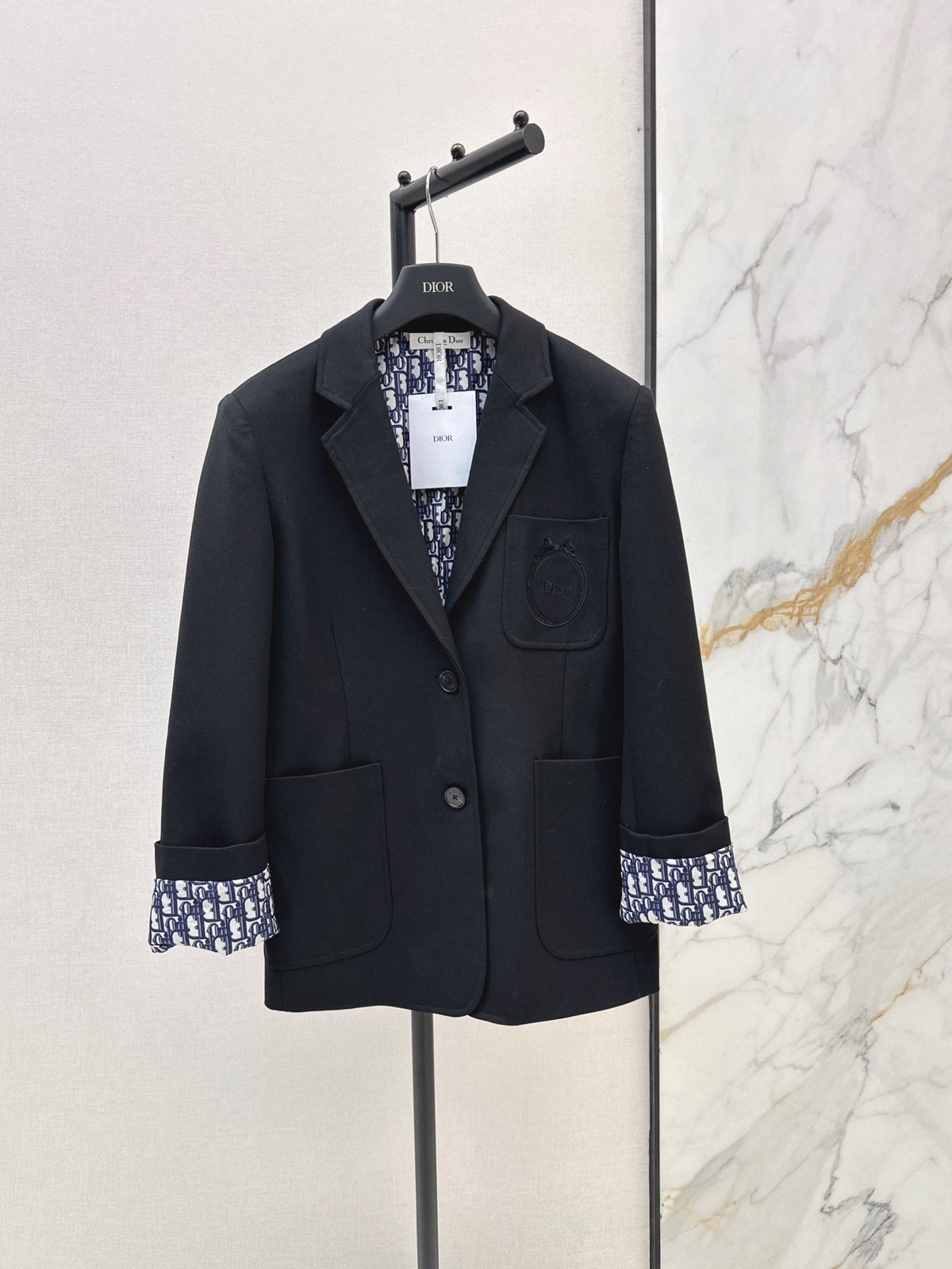 26Latest Minimalist-Style Blazer for Autumn/Winter