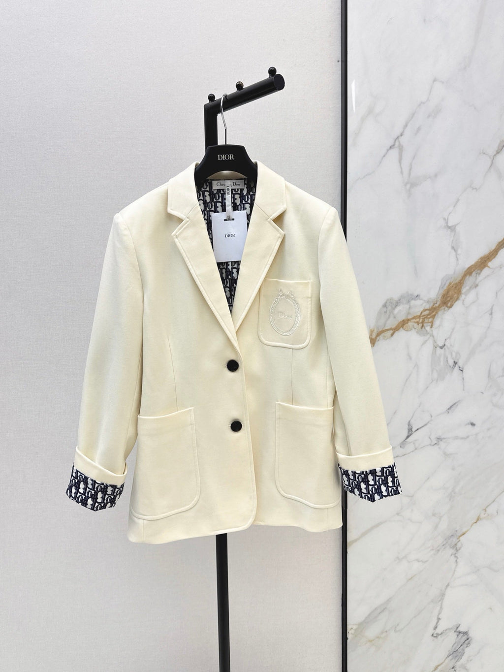 26Latest Minimalist-Style Blazer for Autumn/Winter