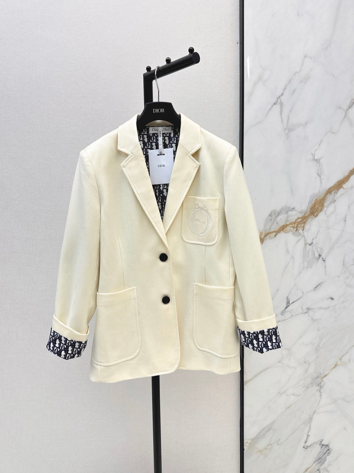 26Latest Minimalist-Style Blazer for Autumn/Winter