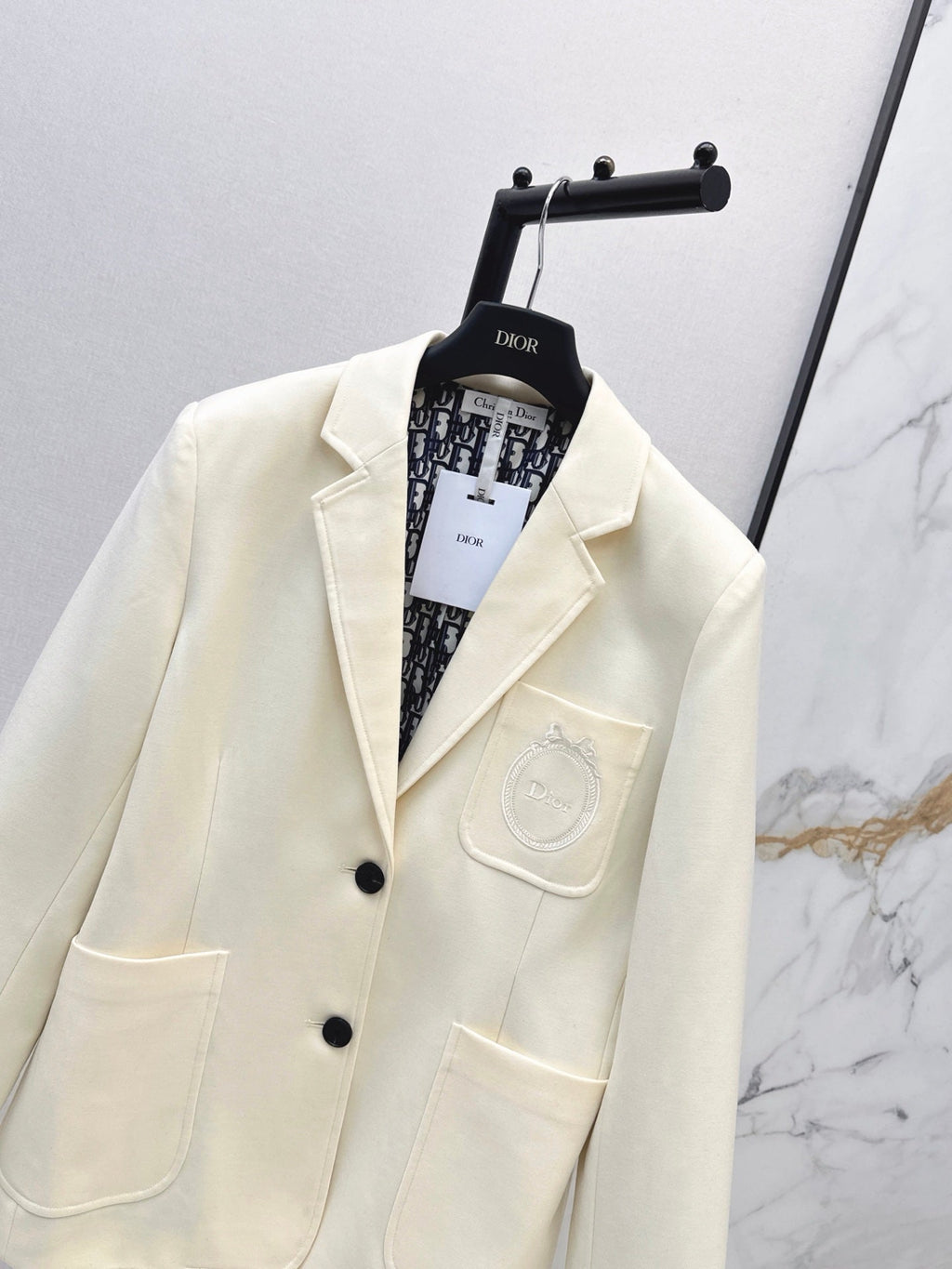 26Latest Minimalist-Style Blazer for Autumn/Winter