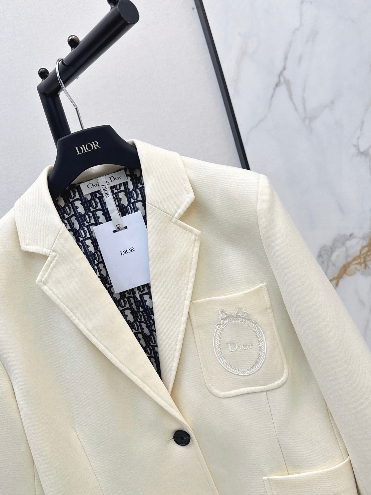 26Latest Minimalist-Style Blazer for Autumn/Winter