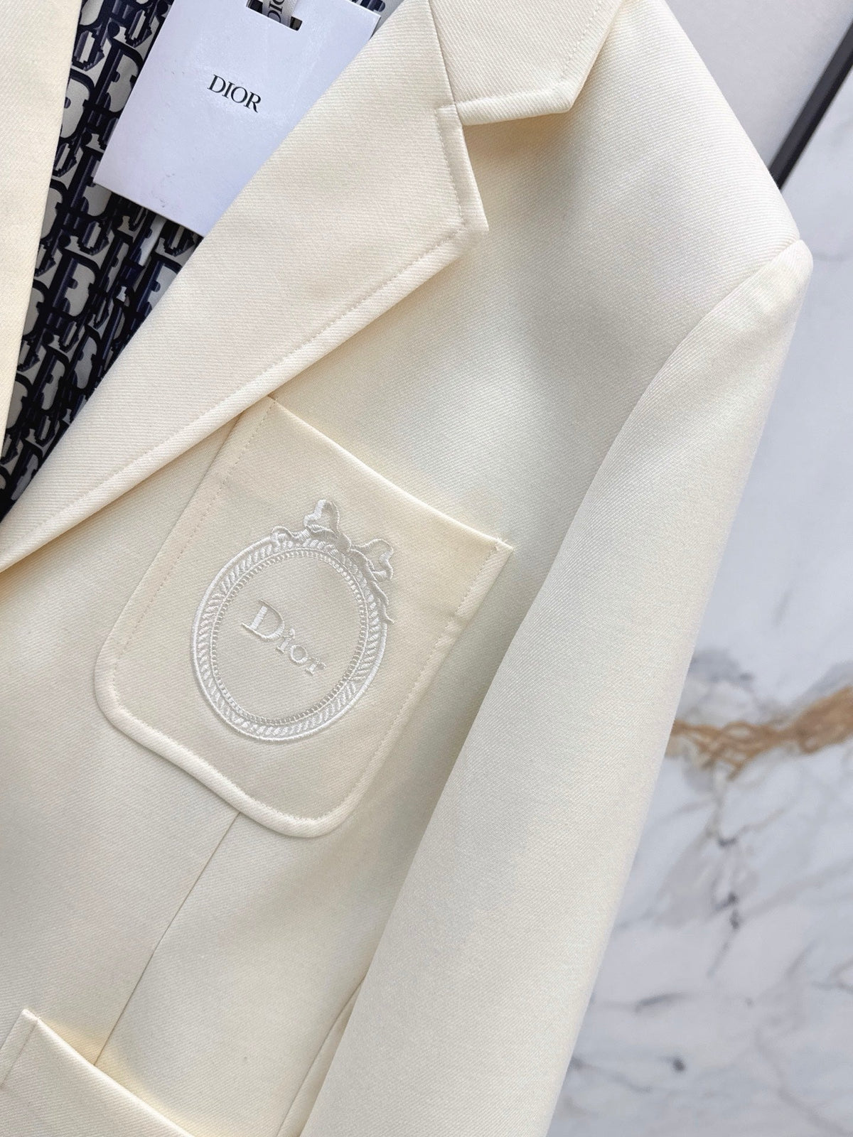 26Latest Minimalist-Style Blazer for Autumn/Winter