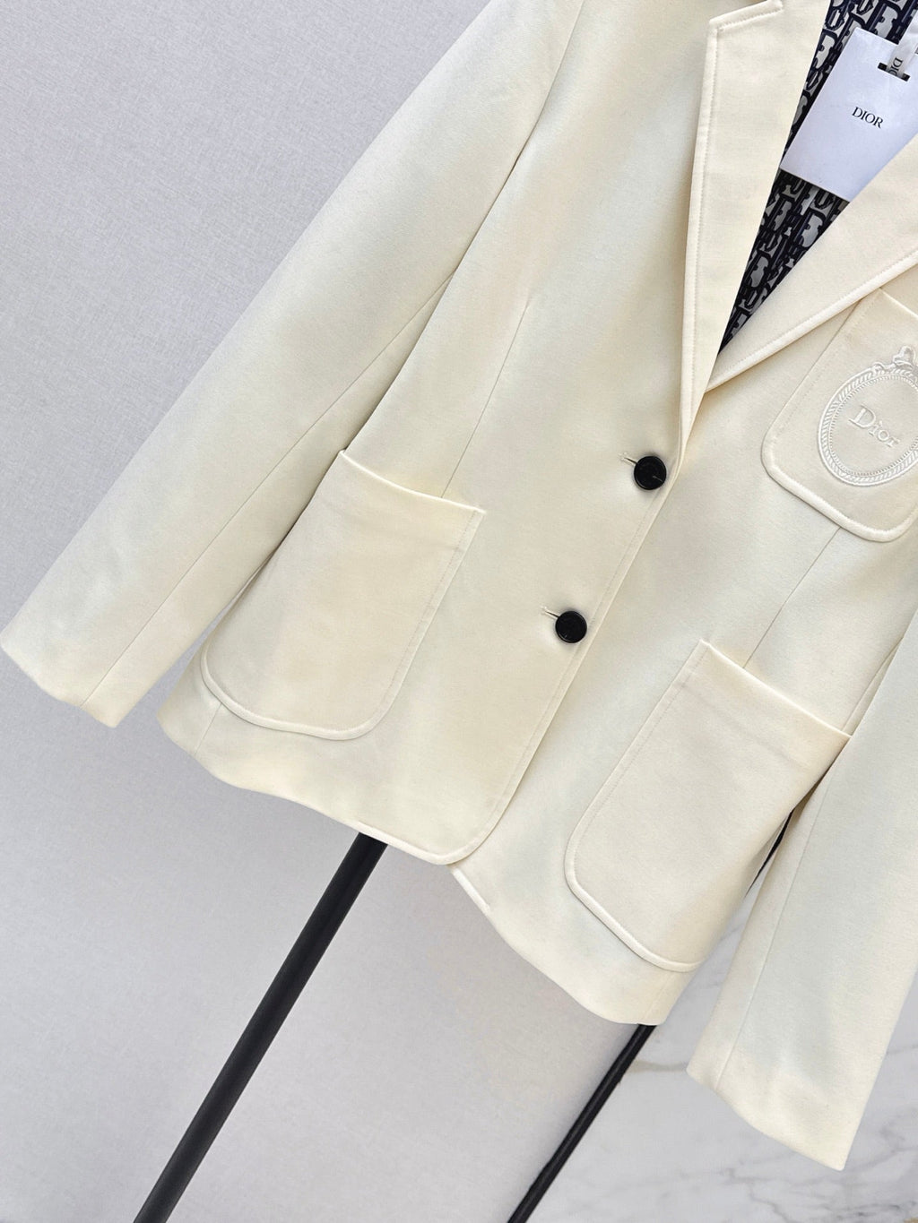 26Latest Minimalist-Style Blazer for Autumn/Winter