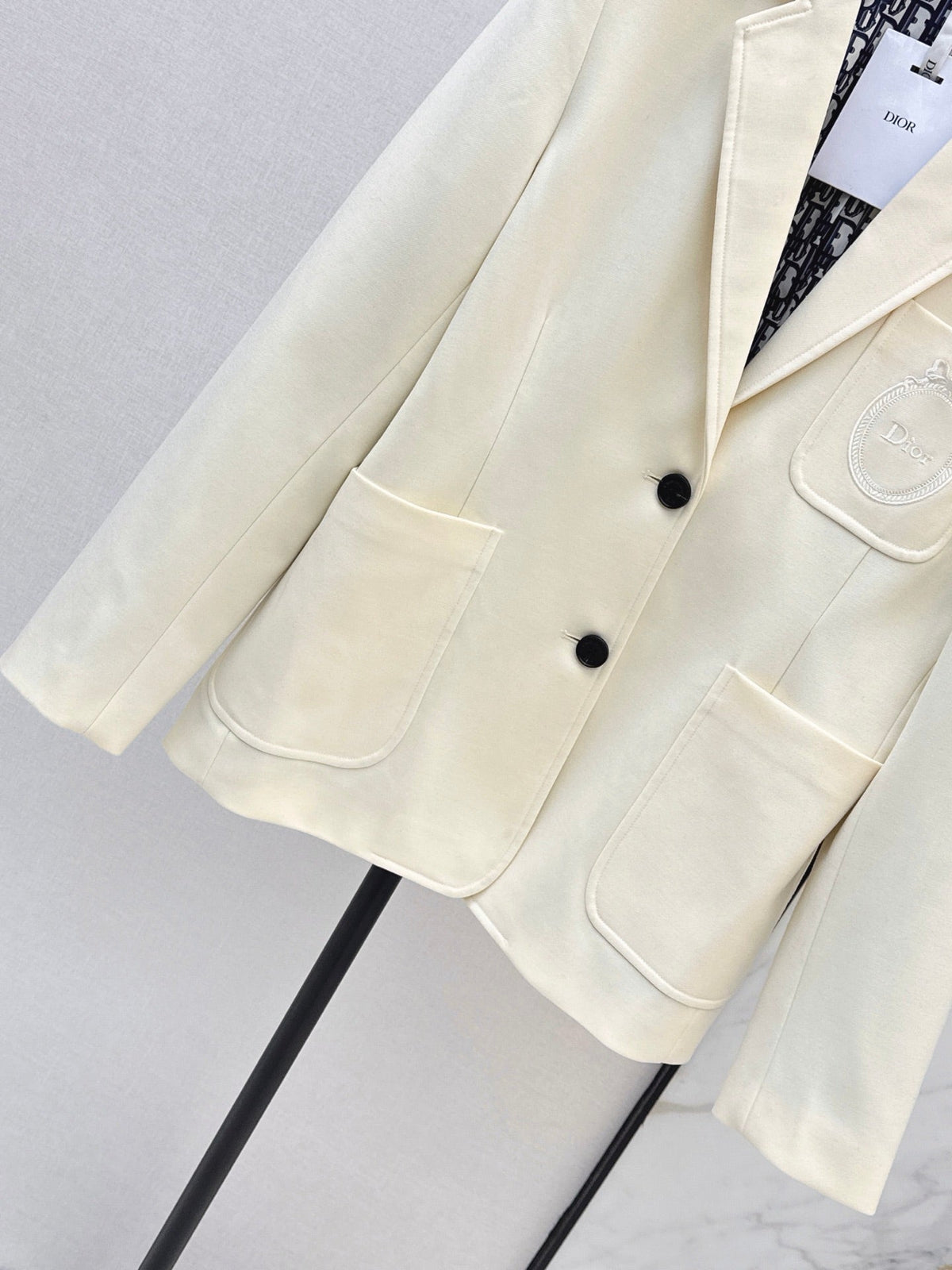 26Latest Minimalist-Style Blazer for Autumn/Winter
