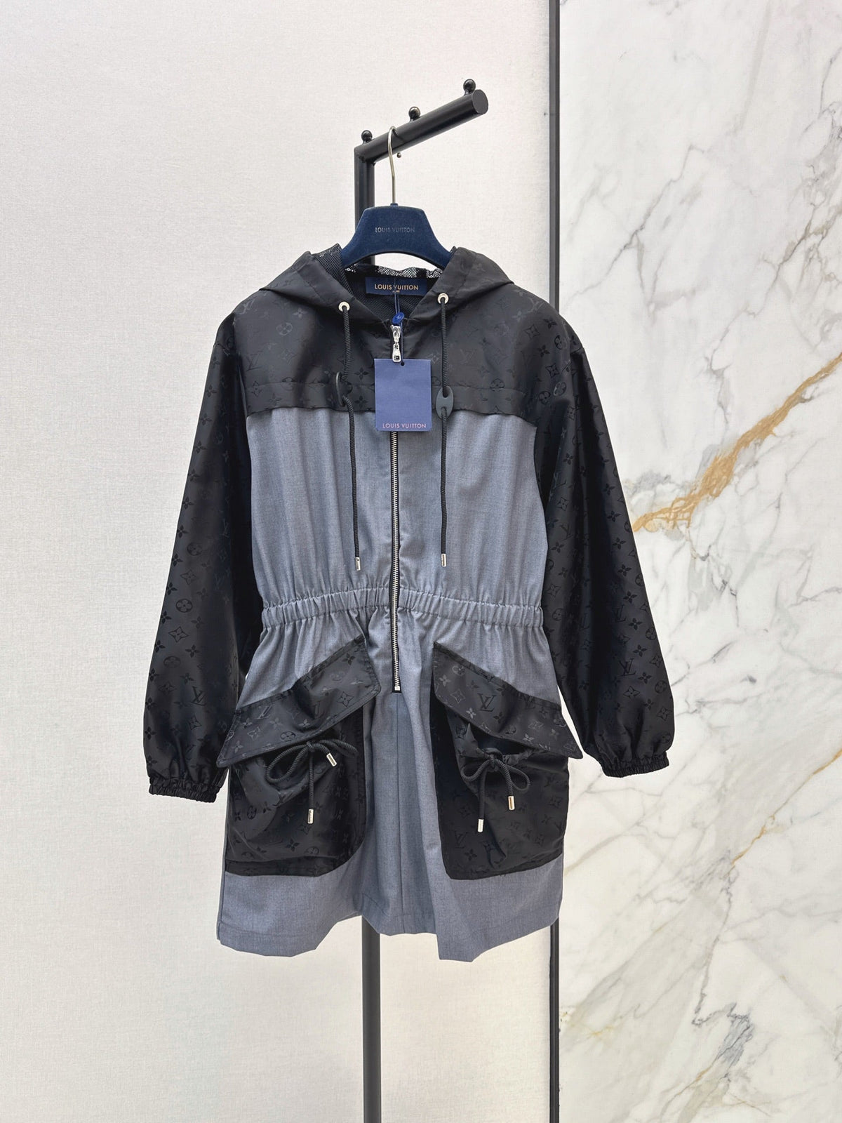 26Latest Autumn/Winter Color-Block Hooded Drawstring Dress