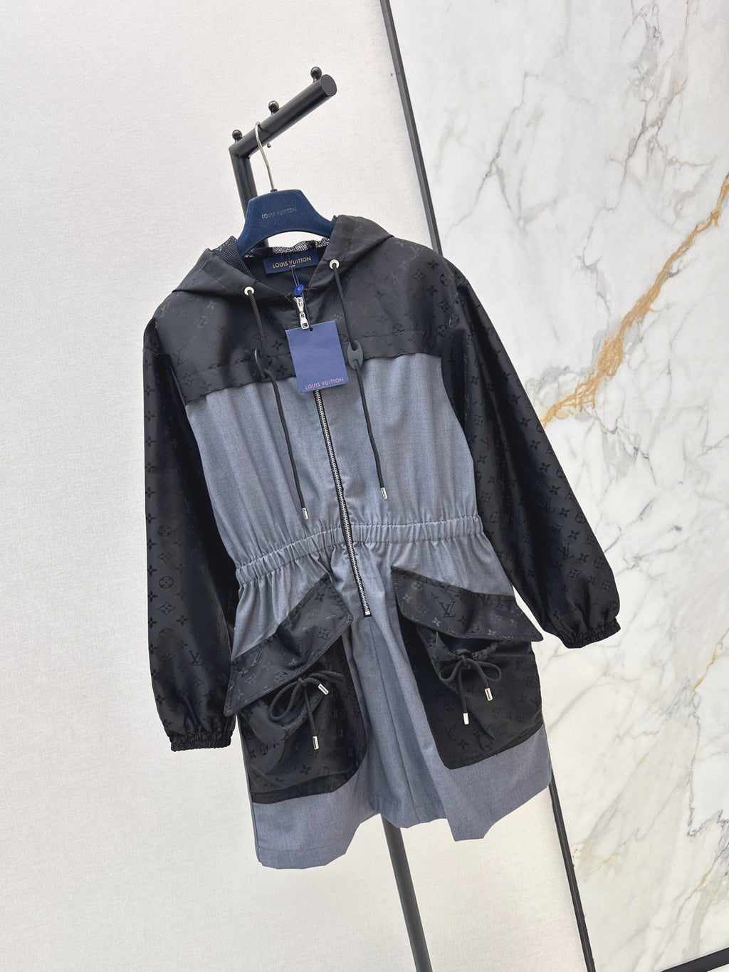 26Latest Autumn/Winter Color-Block Hooded Drawstring Dress