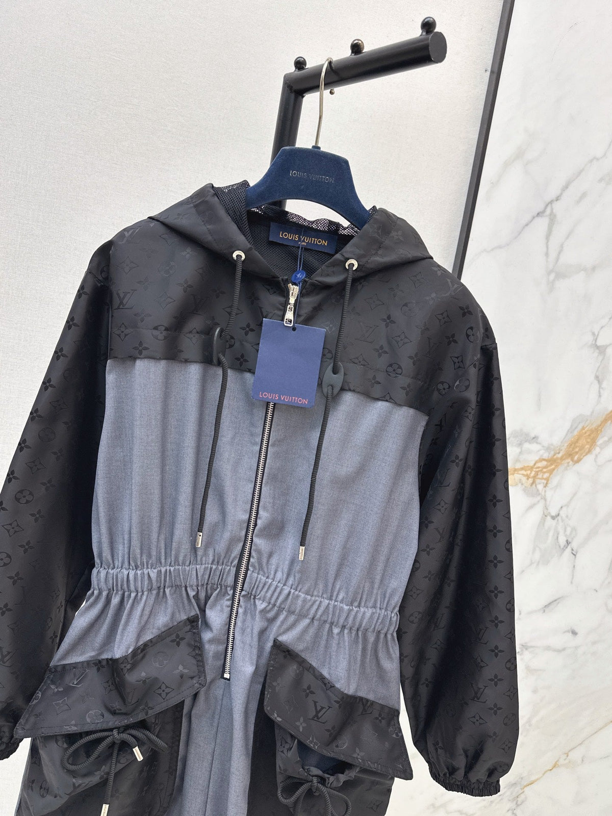 26Latest Autumn/Winter Color-Block Hooded Drawstring Dress