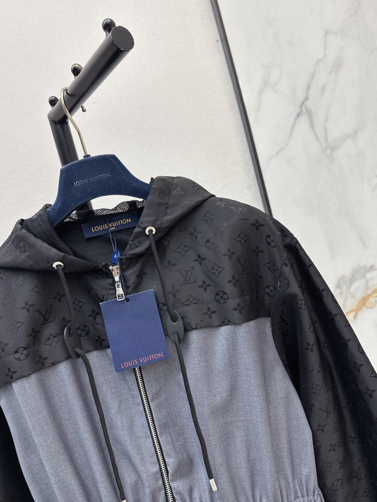 26Latest Autumn/Winter Color-Block Hooded Drawstring Dress