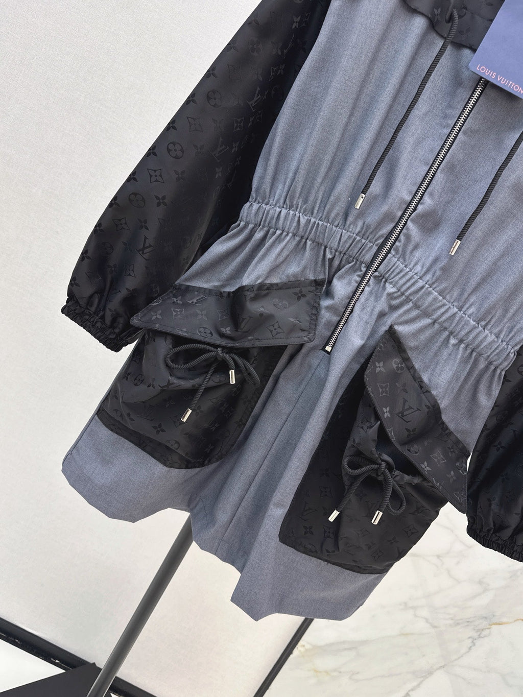 26Latest Autumn/Winter Color-Block Hooded Drawstring Dress