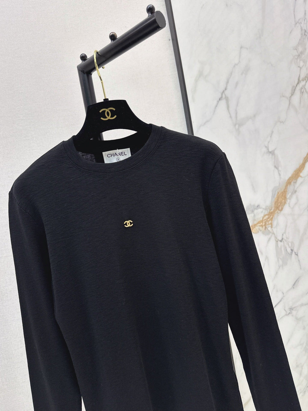 26Latest Autumn/Winter Base Layer with Hardware Accents