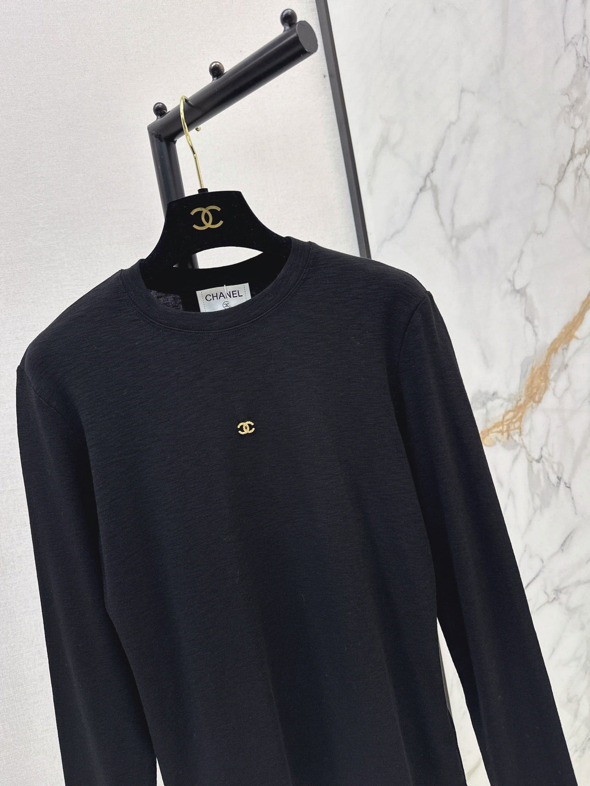 26Latest Autumn/Winter Base Layer with Hardware Accents