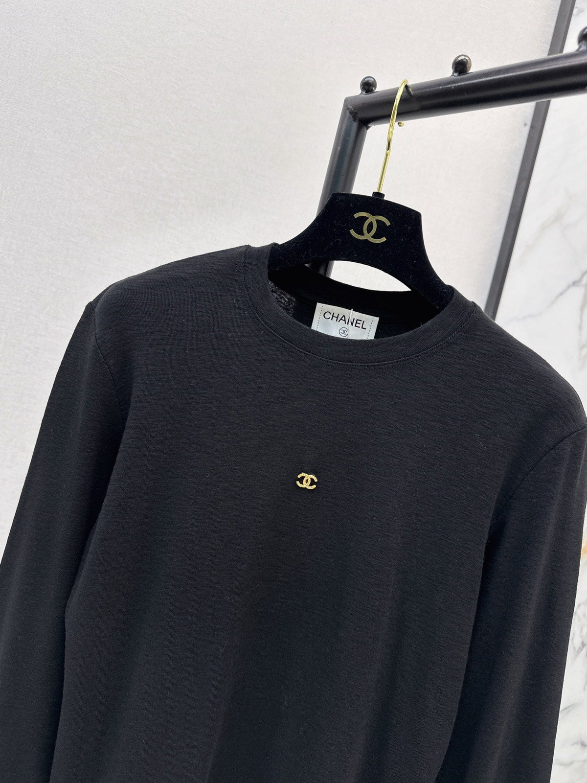 26Latest Autumn/Winter Base Layer with Hardware Accents