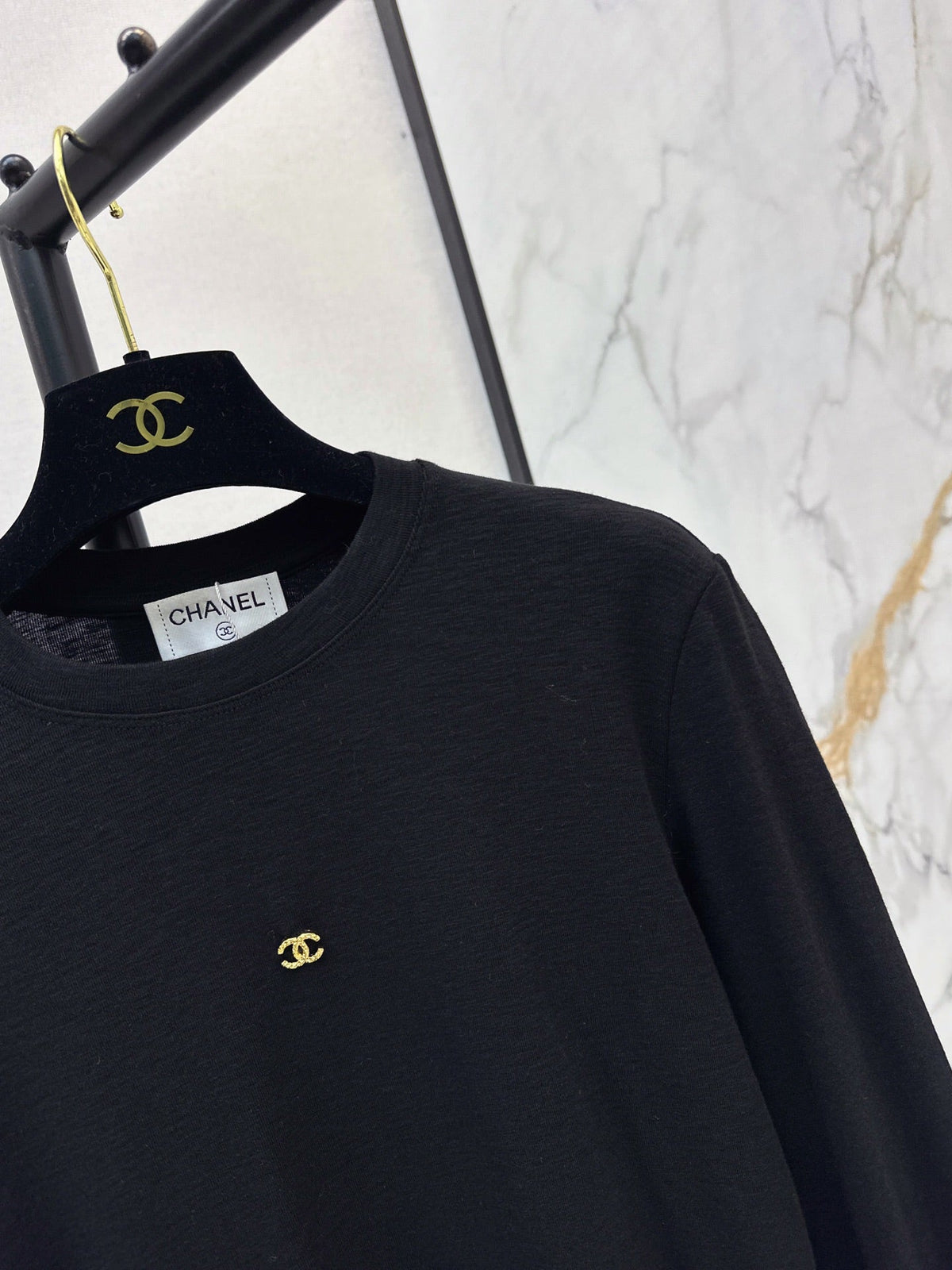 26Latest Autumn/Winter Base Layer with Hardware Accents