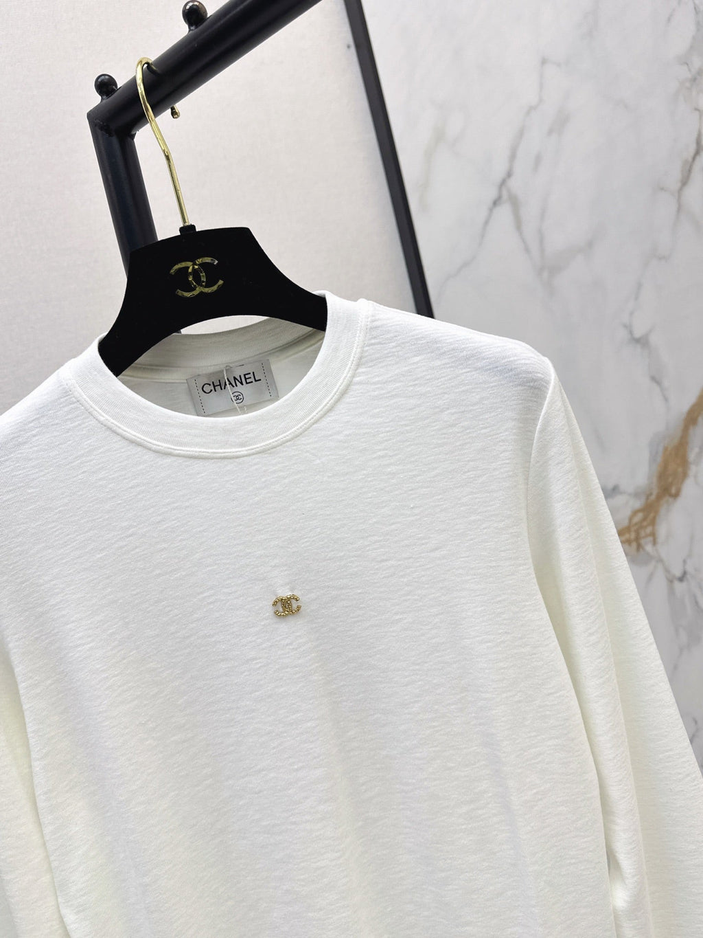 26Latest Autumn/Winter Base Layer with Hardware Accents