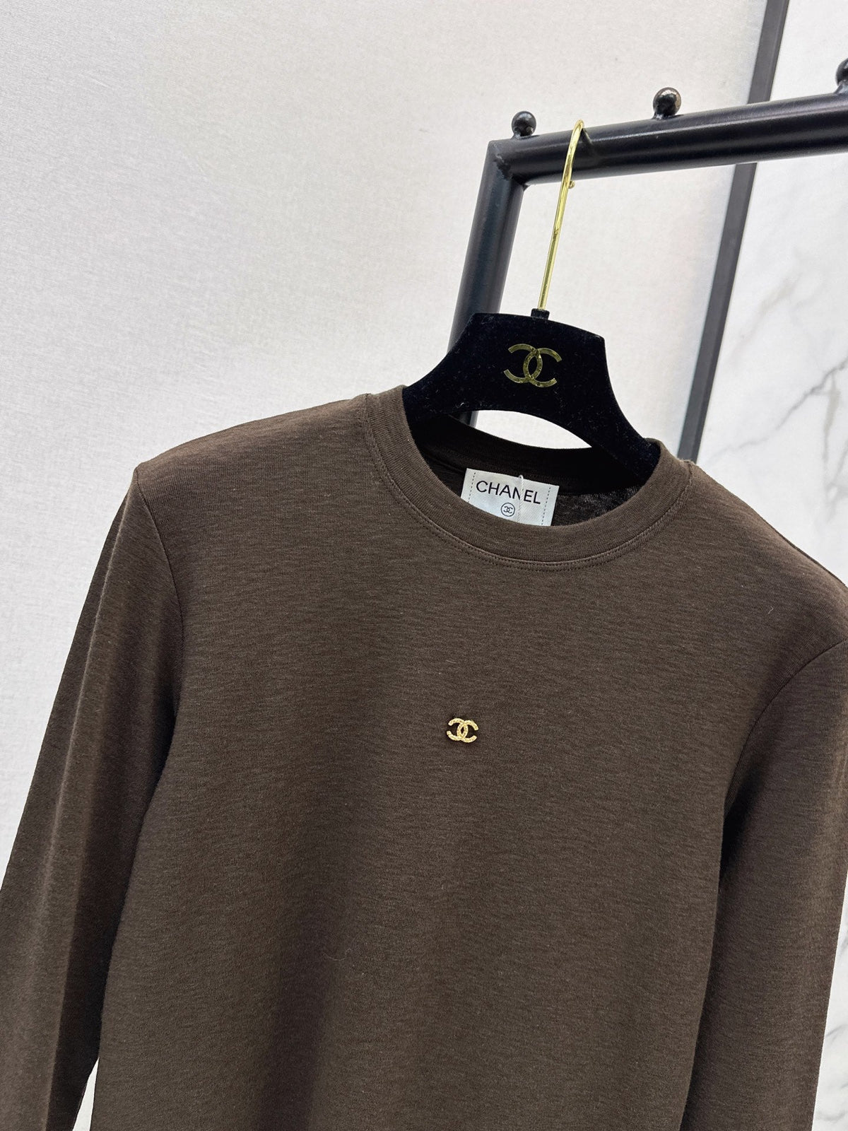 26Latest Autumn/Winter Base Layer with Hardware Accents