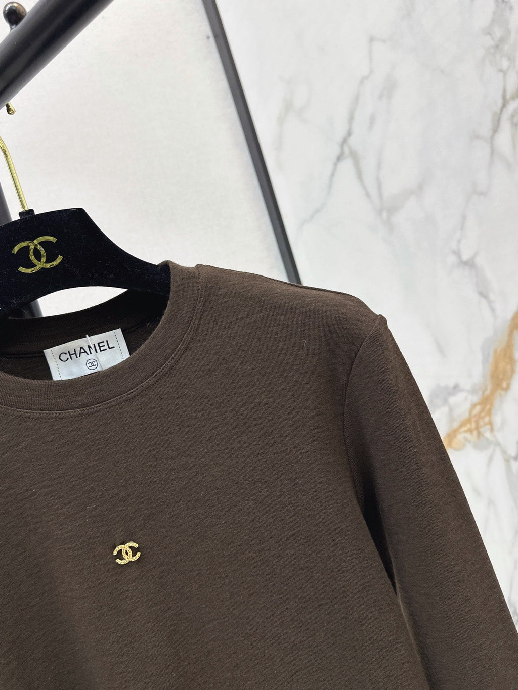 26Latest Autumn/Winter Base Layer with Hardware Accents