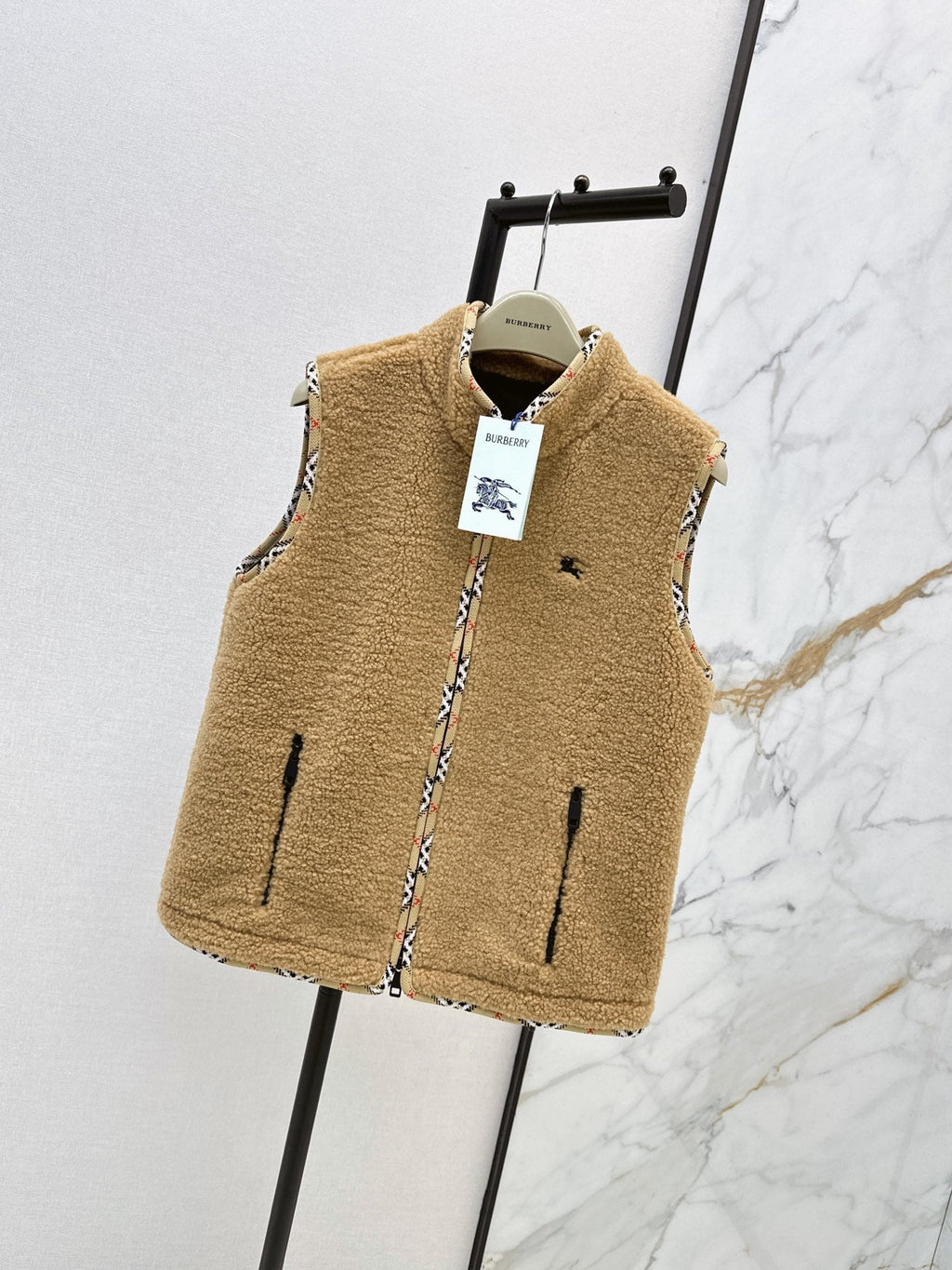 26New Classic Stand-Collar Eco-Friendly Faux Shearling Vest (Autumn/Winter Collection)