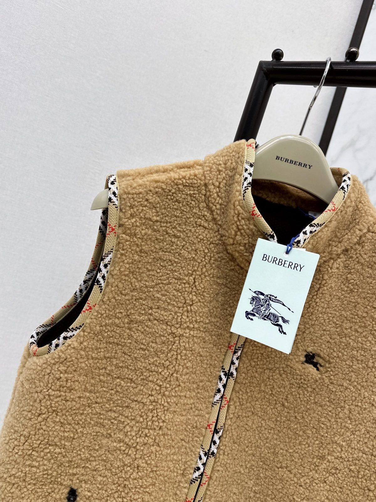 26New Classic Stand-Collar Eco-Friendly Faux Shearling Vest (Autumn/Winter Collection)