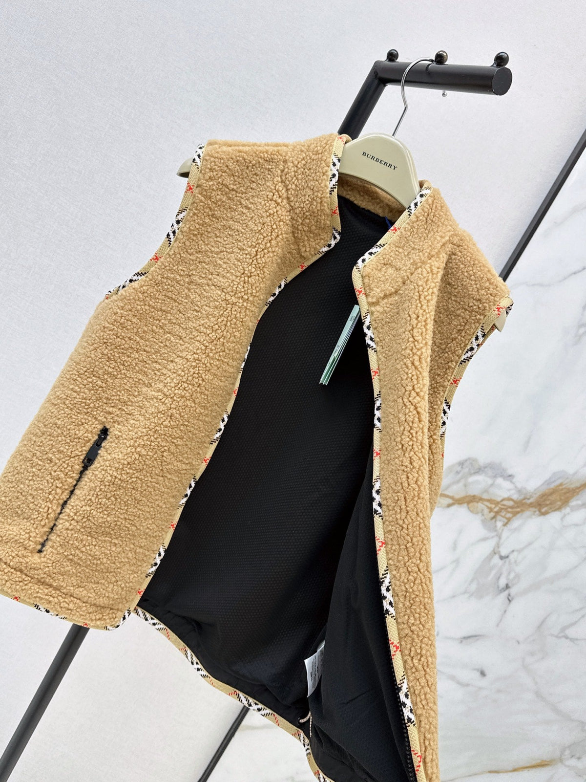 26New Classic Stand-Collar Eco-Friendly Faux Shearling Vest (Autumn/Winter Collection)