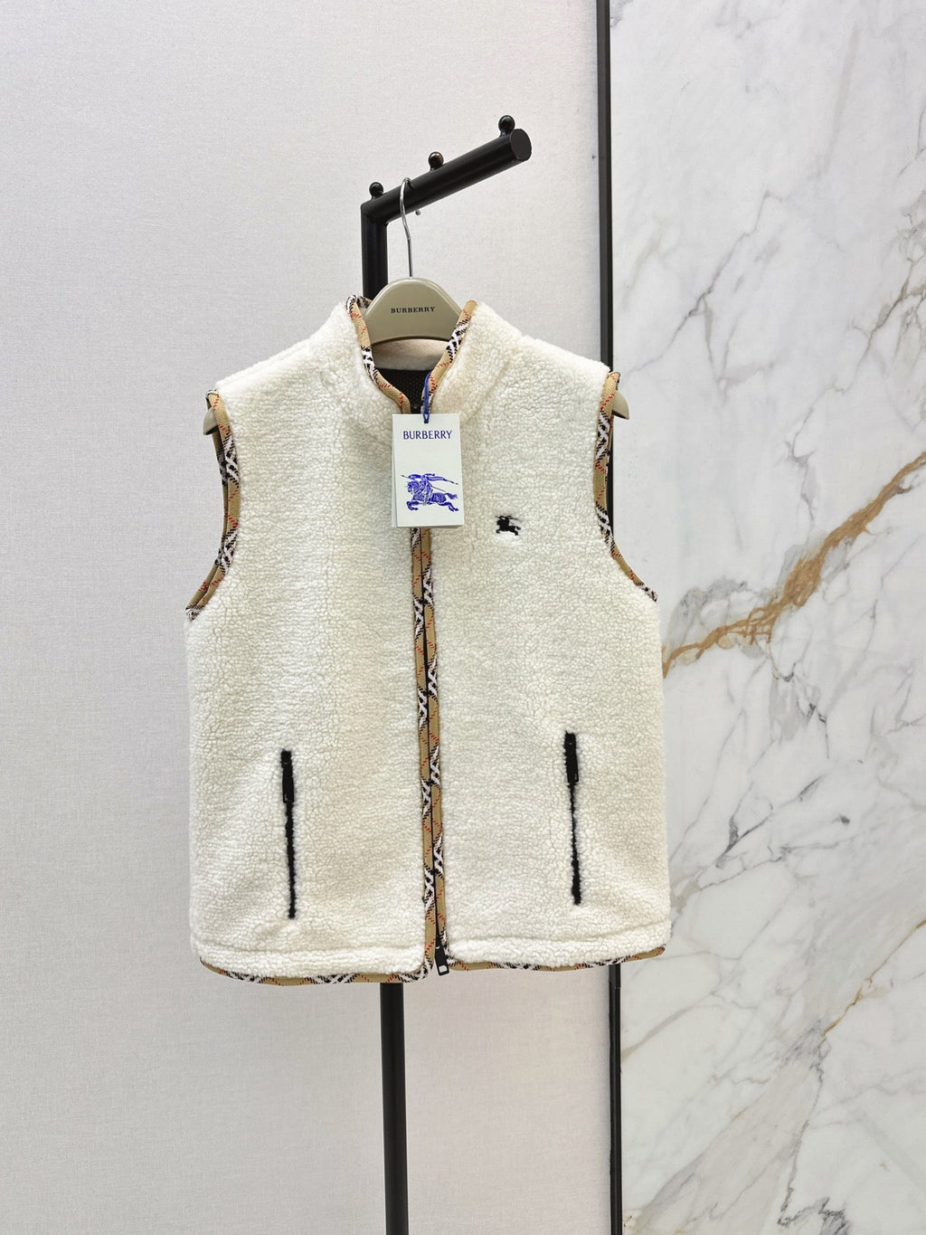 26New Classic Stand-Collar Eco-Friendly Faux Shearling Vest (Autumn/Winter Collection)