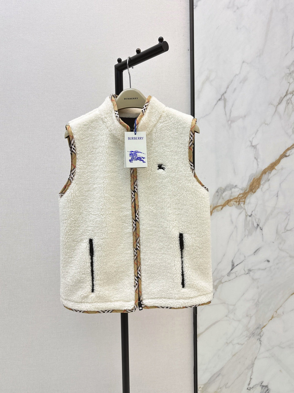 26New Classic Stand-Collar Eco-Friendly Faux Shearling Vest (Autumn/Winter Collection)