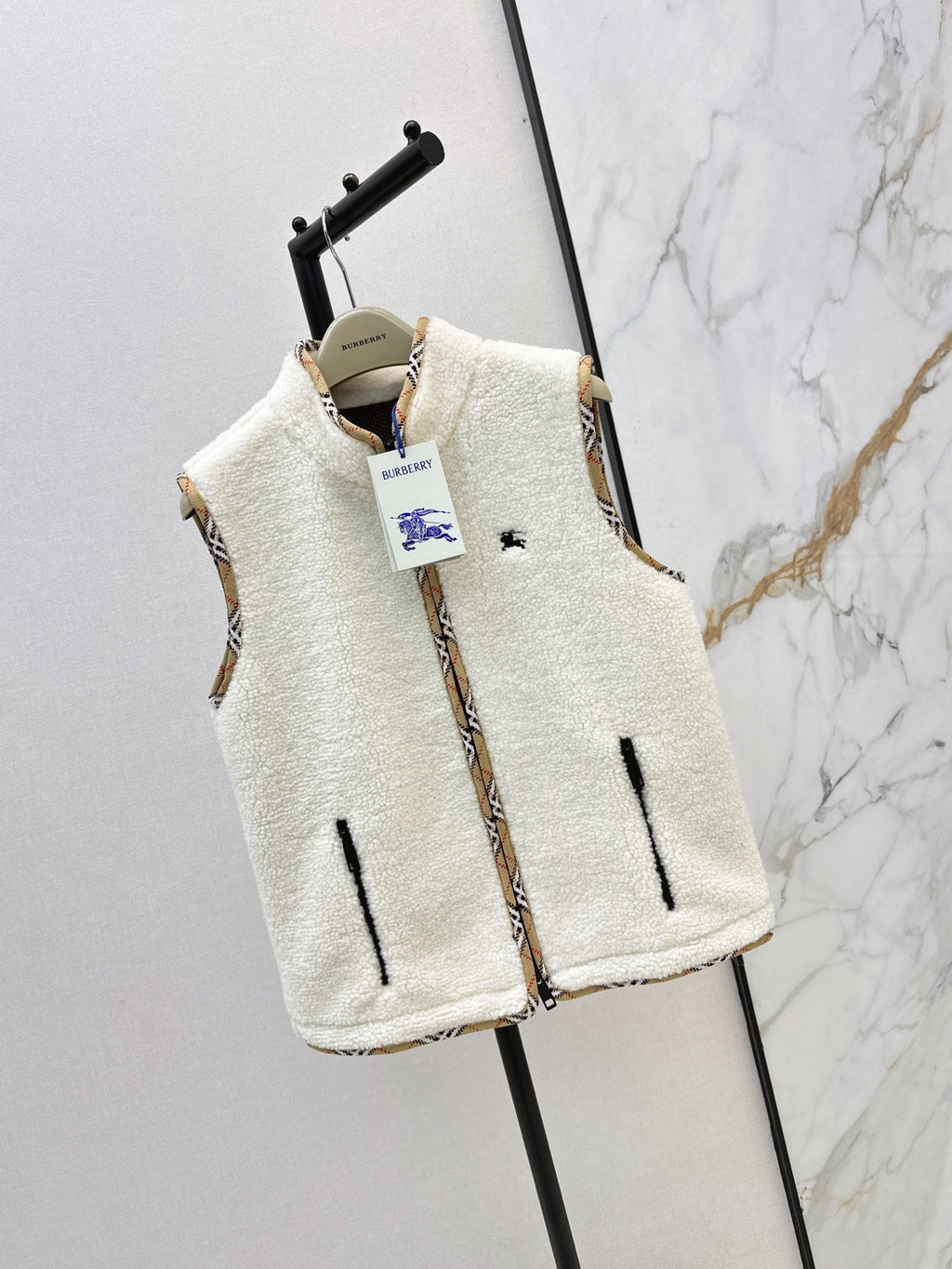 26New Classic Stand-Collar Eco-Friendly Faux Shearling Vest (Autumn/Winter Collection)