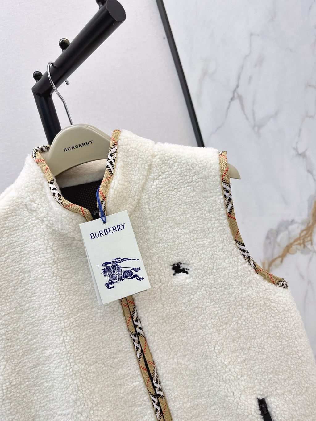 26New Classic Stand-Collar Eco-Friendly Faux Shearling Vest (Autumn/Winter Collection)