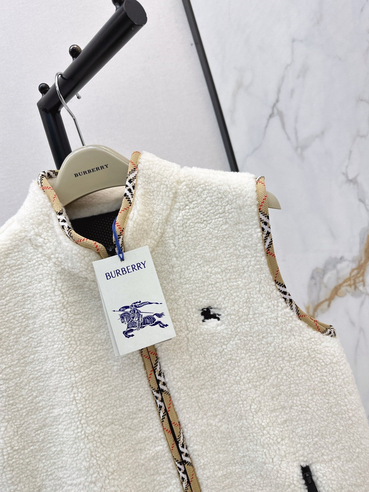 26New Classic Stand-Collar Eco-Friendly Faux Shearling Vest (Autumn/Winter Collection)