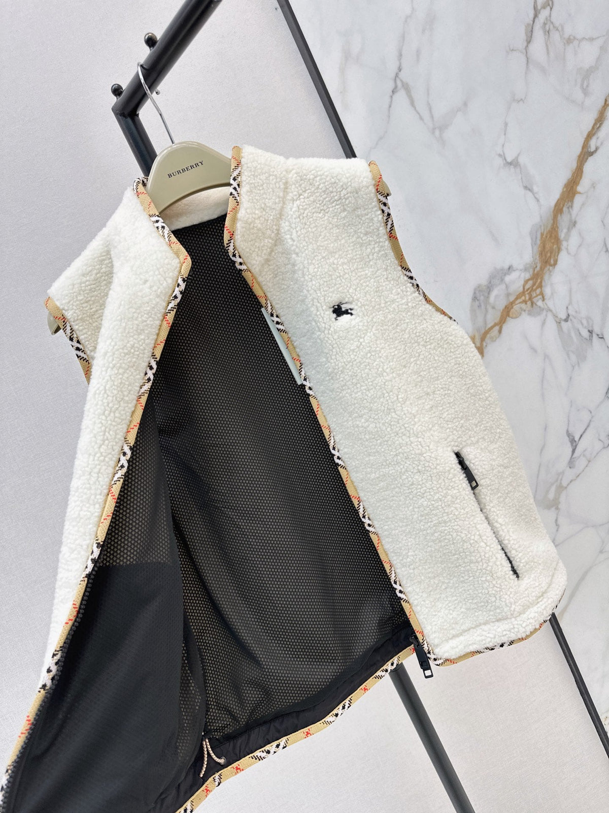 26New Classic Stand-Collar Eco-Friendly Faux Shearling Vest (Autumn/Winter Collection)