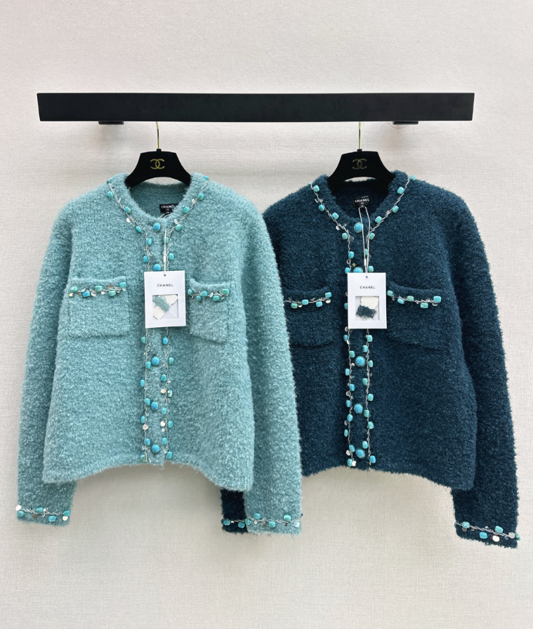 26Latest Autumn/Winter Vintage-Style Crew-Neck Cardigan Featuring Heavyweight, Dimensional Beading