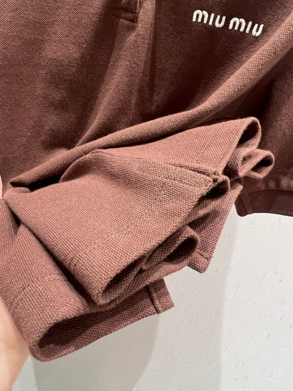Color-blocked double-layered collar polo shirt